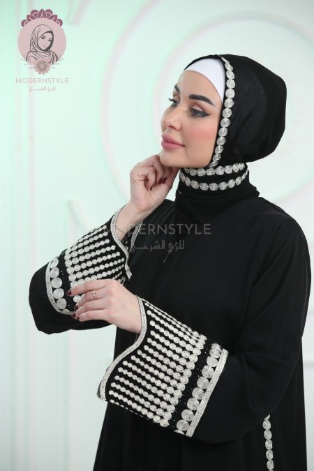 عباية مع ايد مطرزة