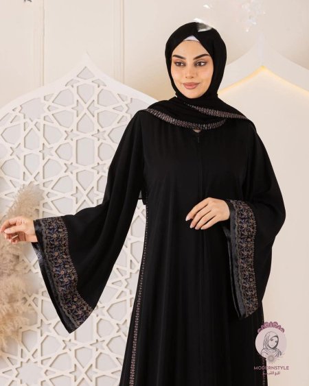 اسود ايد بني