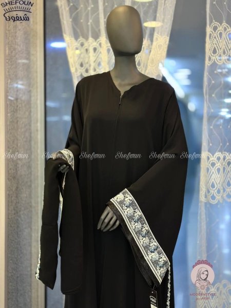 اسود ايد ذهبي