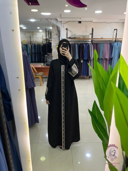 اسود ايد ذهبي