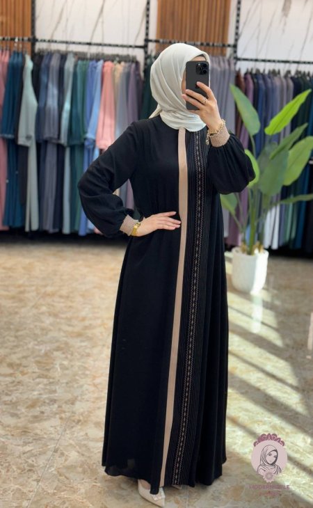 عباية مطرزة