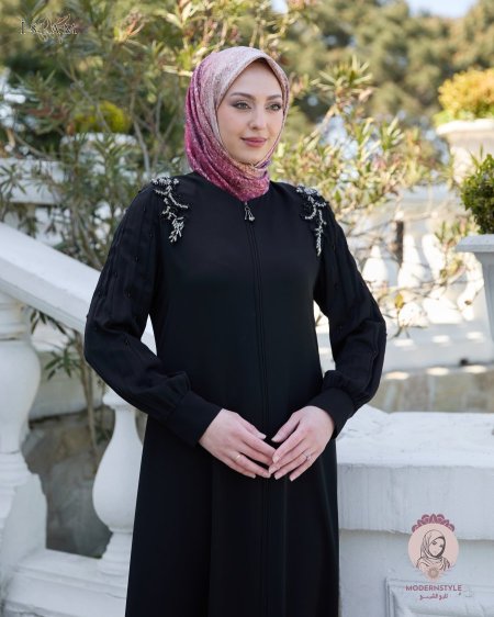 عباية مع سترس على الكتف